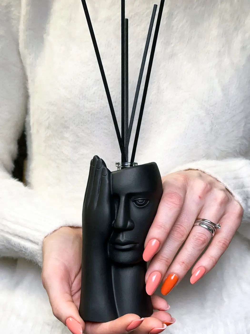 rinkinys: figūrėlė „shy” + 2 buteliukai su aromatu + žvakė + padėkliukas + 2 lazdelių komplektai! rinkinys: figūrėlė „shy” + 2 buteliukai su aromatu + žvakė + padėkliukas + 2 lazdelių komplektai!