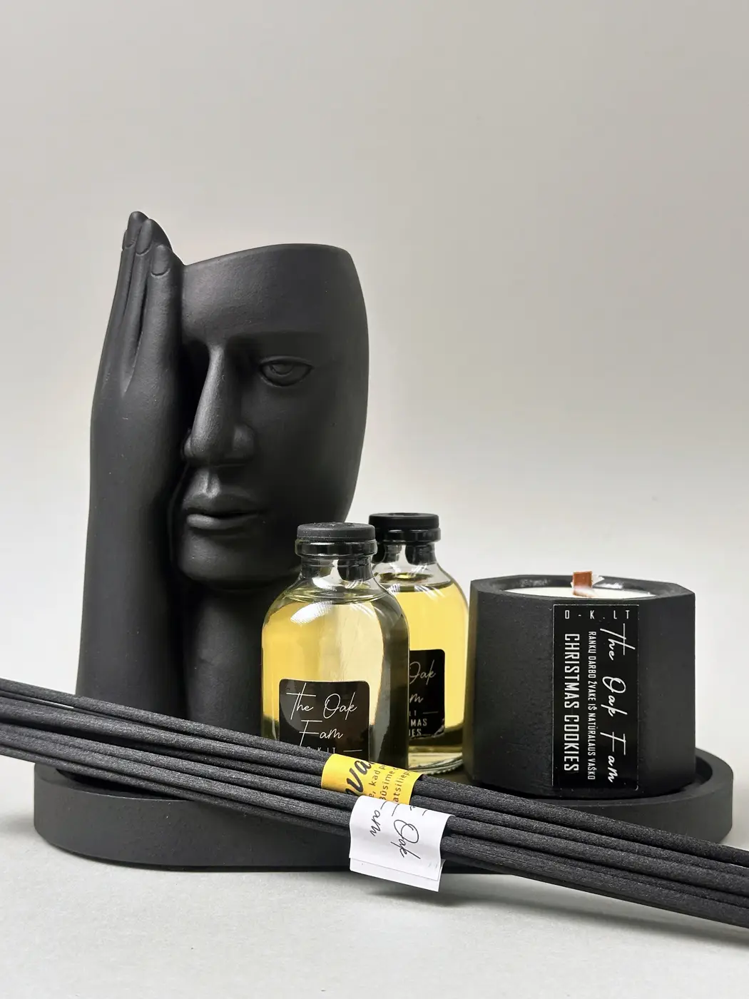 rinkinys: figūrėlė „shy” + 2 buteliukai su aromatu + žvakė + padėkliukas + 2 lazdelių komplektai! rinkinys: figūrėlė „shy” + 2 buteliukai su aromatu + žvakė + padėkliukas + 2 lazdelių komplektai!