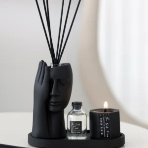 rinkinys: figūrėlė „shy” + 2 buteliukai su aromatu + žvakė + padėkliukas + 2 lazdelių komplektai!